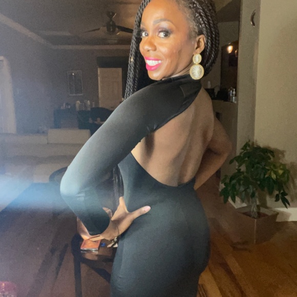 Cute black dress! - Picture 4 of 7